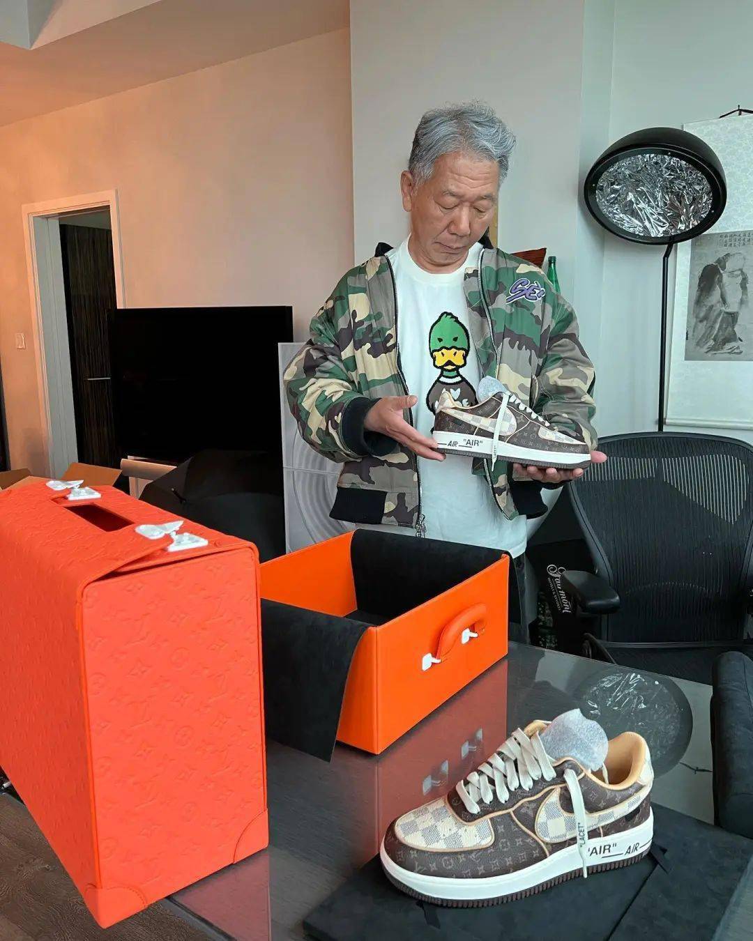 穿「天价联名鞋」的神秘大爷身份泄露!比百万球鞋更贵的藏品曝光!
