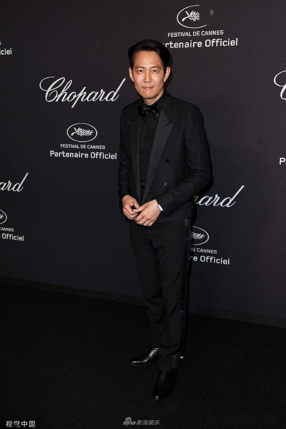 第75届戛纳电影节李政宰穿黑色西装帅气有型_衬衫_男星_时间