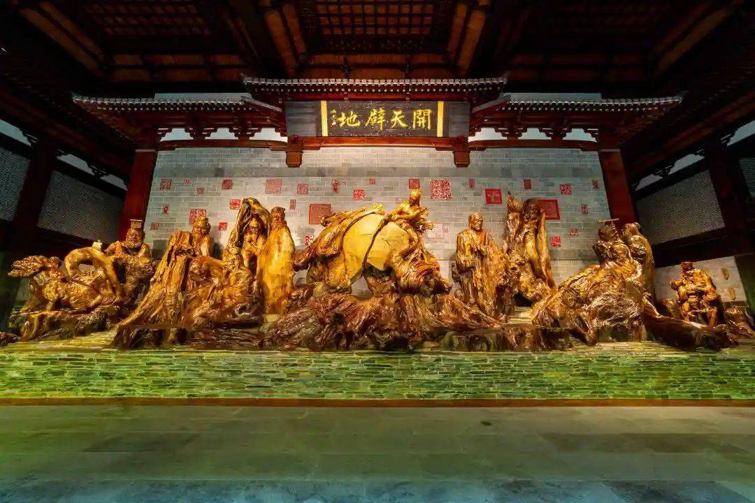 天官赐福五百罗汉长廊根宫佛国文化旅游区是一座由千年树神铸就的神秘