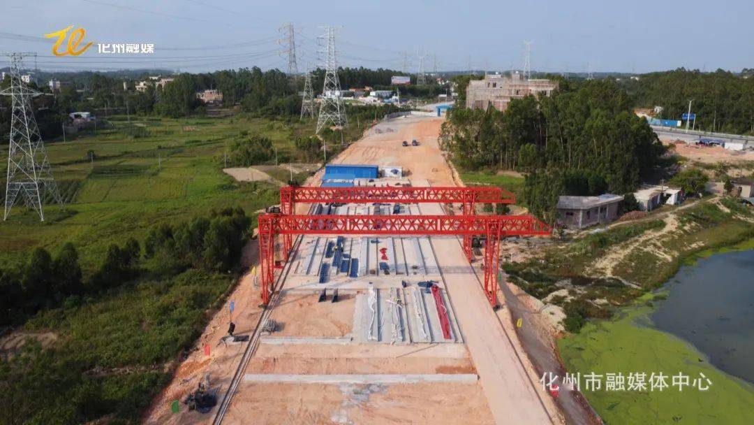 沈阳至海口国家高速公路茂名至湛江段机场北互通连接线是茂湛高速公路