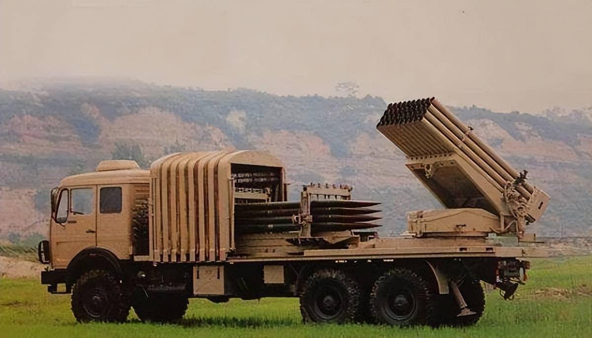 地毯式轰炸捷克火箭炮亮相乌克兰一口气80枚火箭弹猛轰俄军