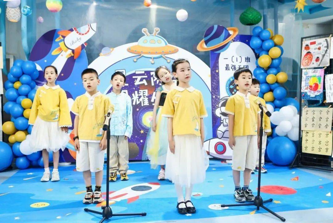 "赵紫程,王朱一男,沈可馨,汪璟暄,张宁昊,马浠嫝,王之蘅,徐梓竣合唱的