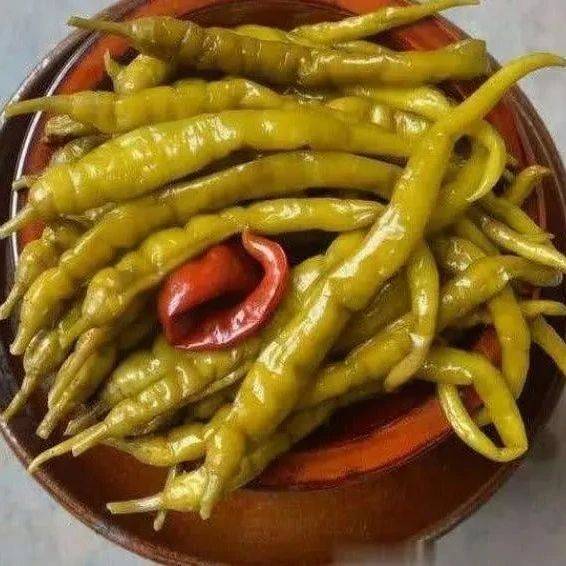 这样腌辣椒才好吃,先煮后晒,脆爽入味,开胃下饭,一次腌10斤!_瓶子_大蒜_方法