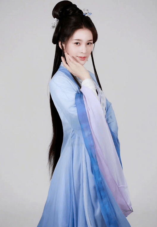 曾在琉璃露脸又与成毅演过cp今在新剧中因疯批美人出圈