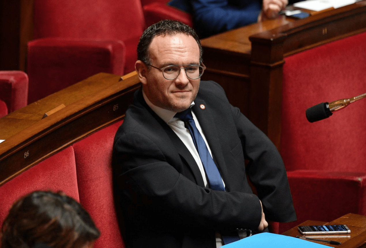 法国新任部长否认强奸指控:我身体残疾,不可能强奸_达米安·阿巴德