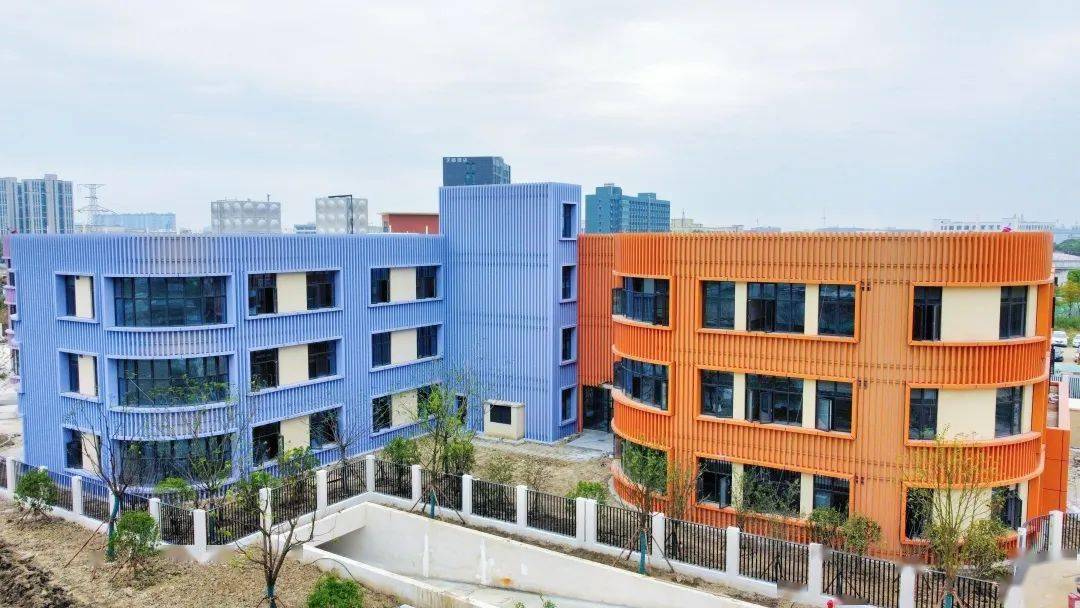 3陌桑幼儿园海盐县陌桑幼儿园是教育局举办的公办幼儿园,由万禄幼儿园