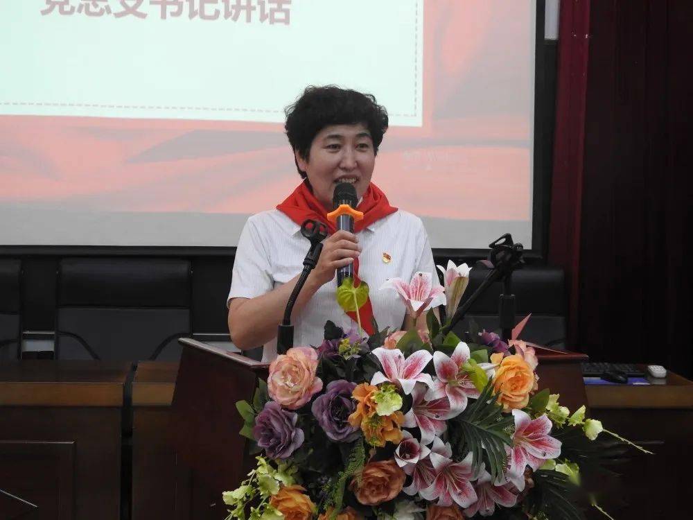 杭锦后旗少先队总辅导员张霞老师领呼来源:杭锦后旗陕坝小学,奋斗小学