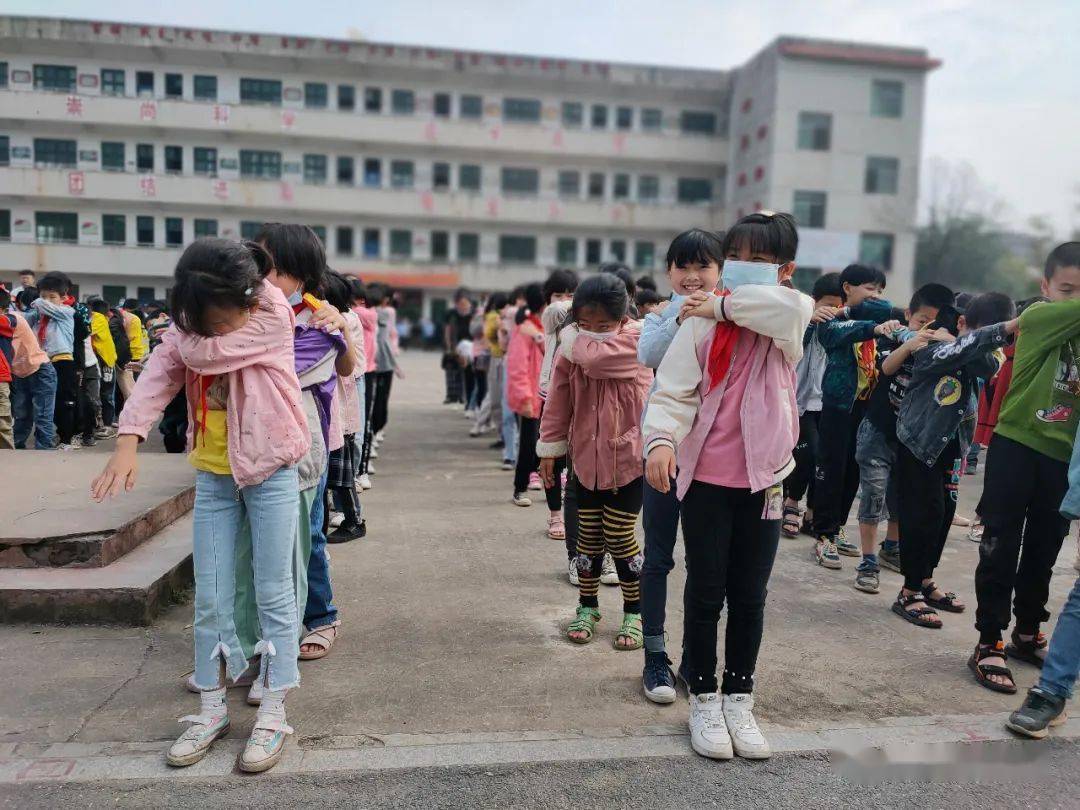 请进来——小水镇中心完小邀请衡阳市消防专家到校开展应急演练培训