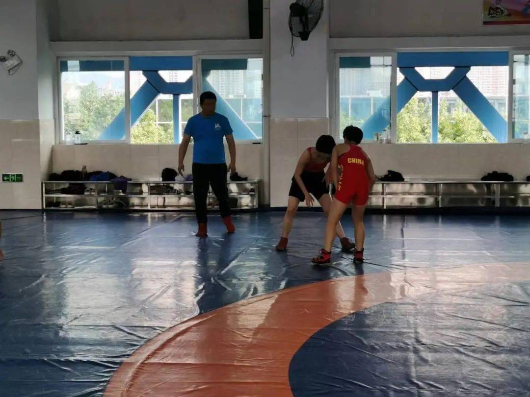 省运会专题摔跤吧少年中山体校摔跤队潜心备战省运会