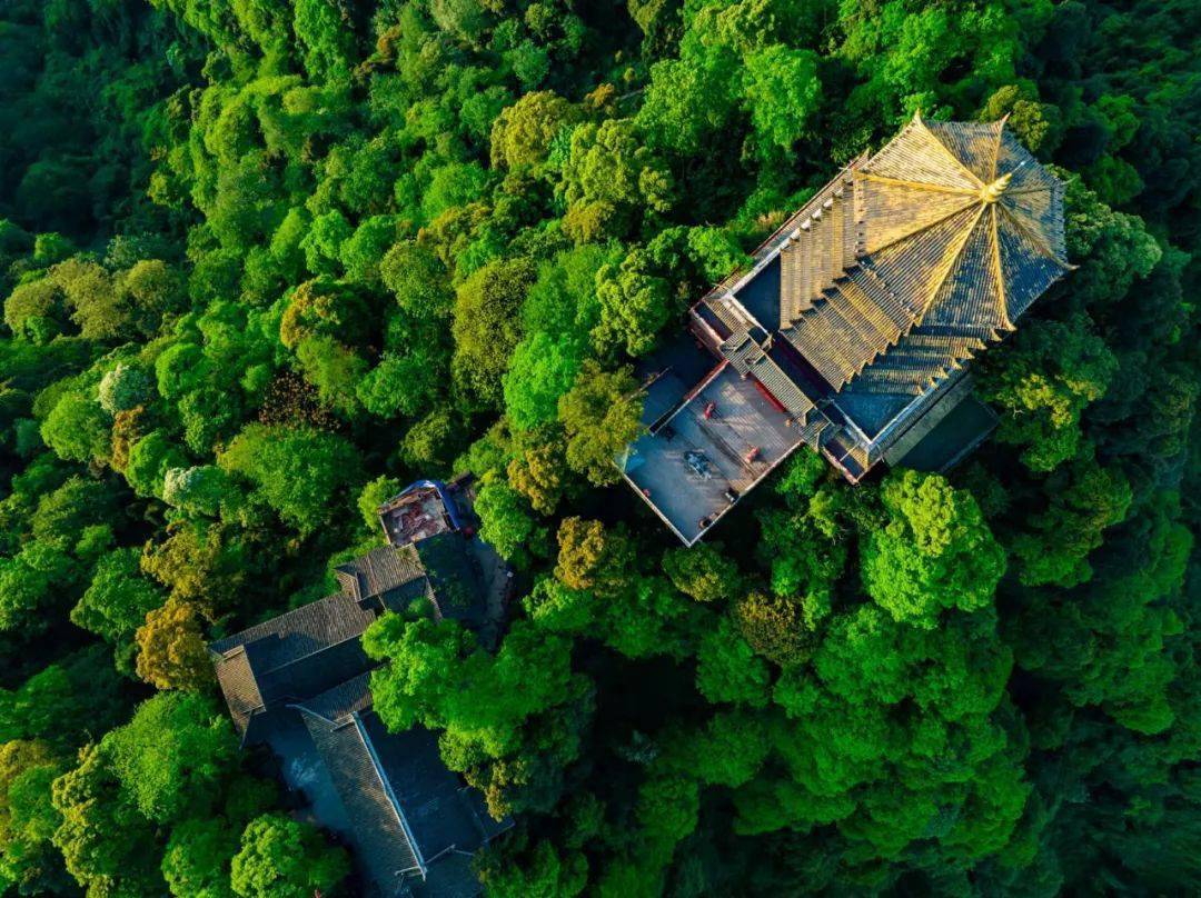 珠日神山之门图片