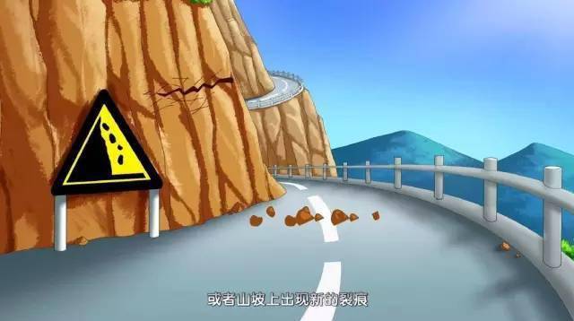 新田连续暴雨路面出现山体崩塌他们这样做