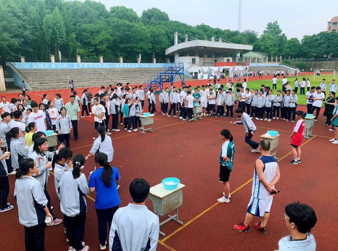 激扬青春蓄力远航大成中学高三年级趣味运动会