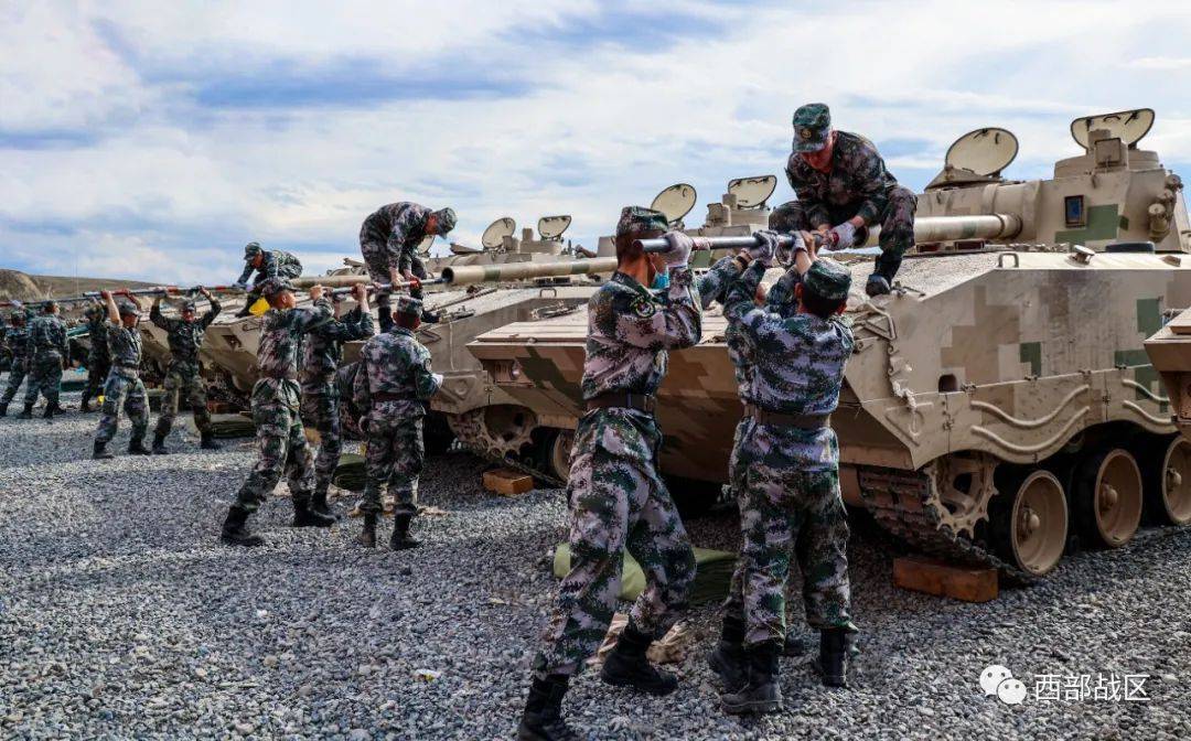 针对此次装备保养特点,换季保养工作展开前他们召开动员部署大会,教育