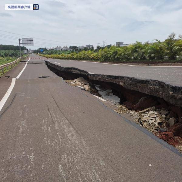 海南澄迈:省道s321福博线部分路面发生沉降 已临时交通管控_车辆_进行