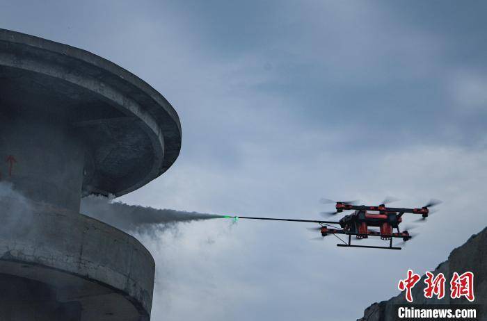 多旋翼无人机升空福建森林消防加强实战训练