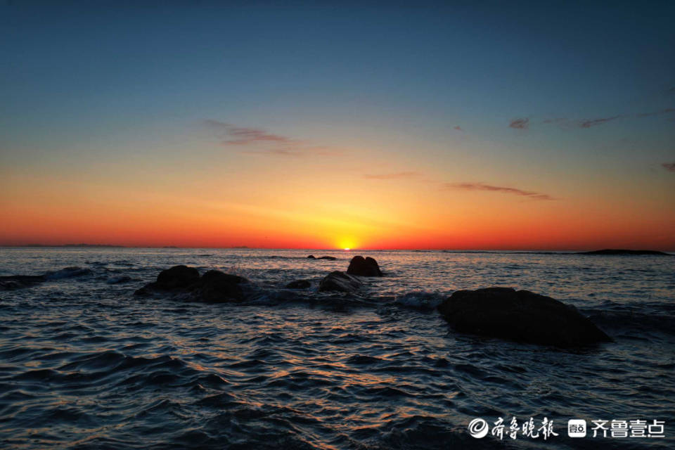 好景山东超级治愈日照海边霞光映红半边天看一眼就心动
