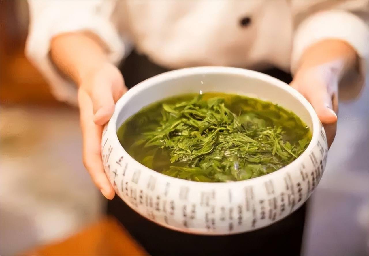 经常用艾叶煮水洗头,会为身体带来什么好处?