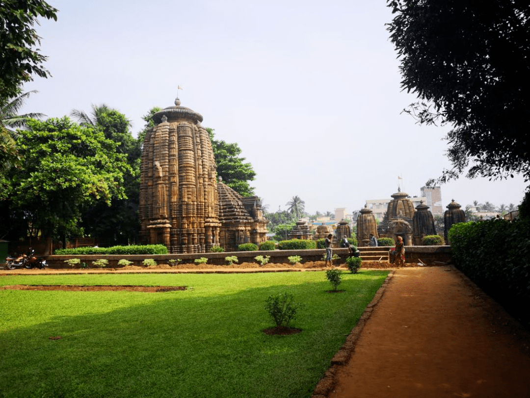 在印度奥里萨邦邂逅千年的砂岩神庙