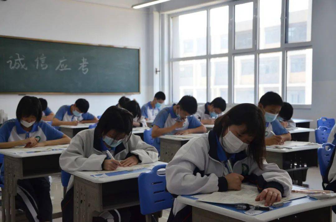 校园新闻秣马厉兵齐冲刺枕戈待旦迎高考高中部举行高考仿真模拟考试