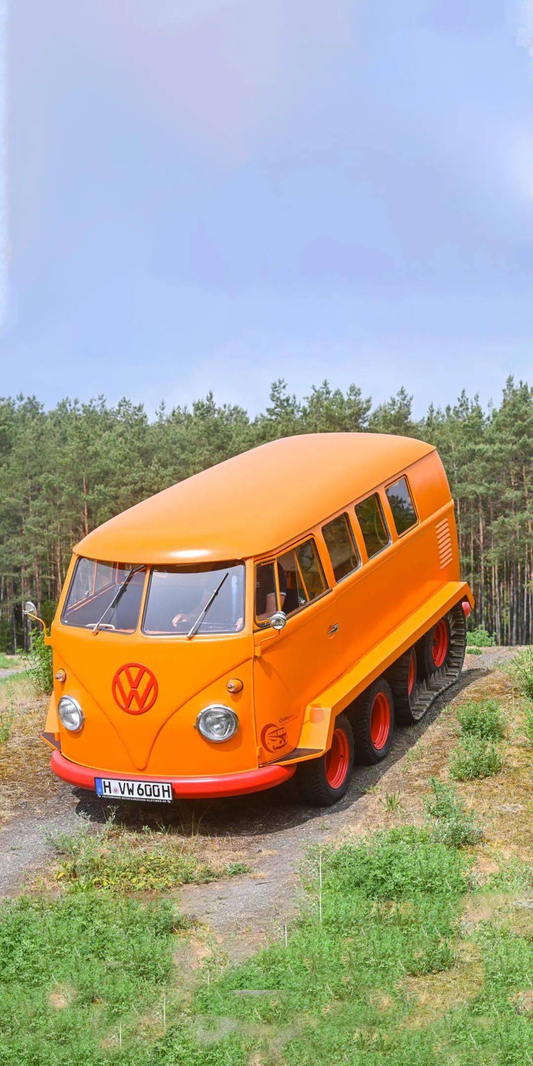 装有履带的大众t1老爷车能翻高山又能走雪地