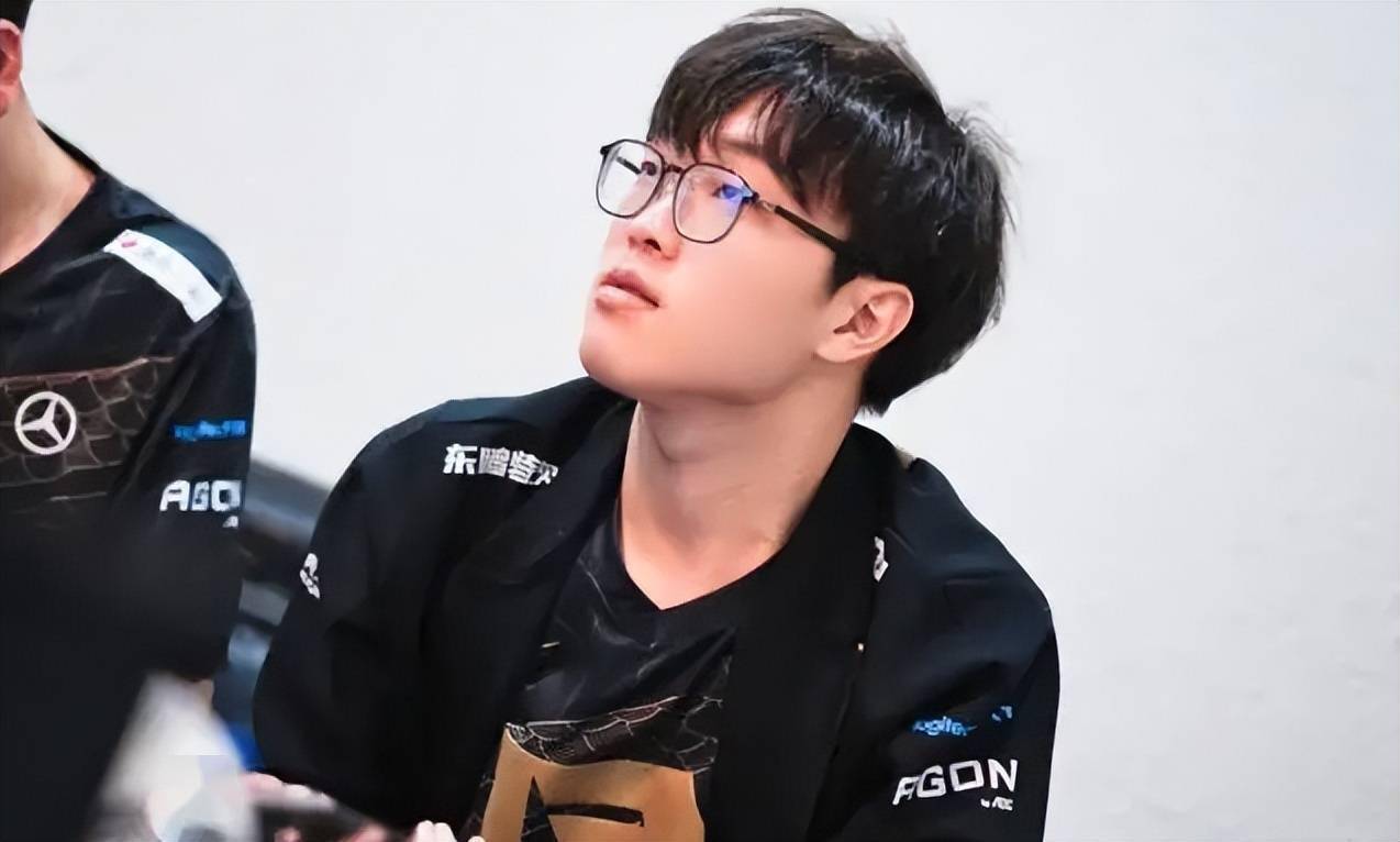 阿宾跟船长和格温杠上了韩服只玩这两个网友不是英雄问题