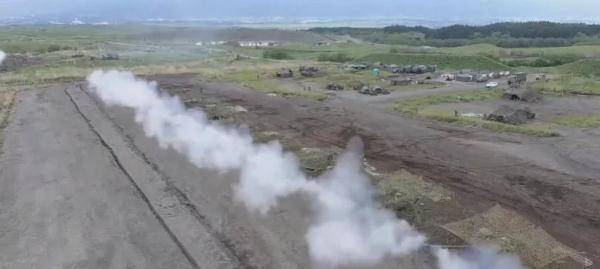 随美起舞 日军事动作频频 演习 训练 自卫