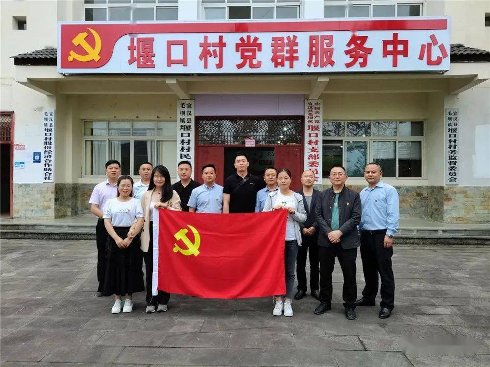 宣汉毛坝镇中心校:捐赠文体用品 助力乡村振兴