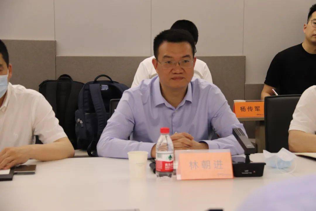 瑞安市委常委林朝进一行调研中电光谷