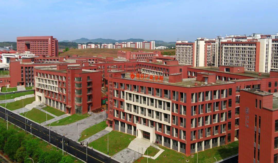 2021年12月30日,江西国轩与宜春职业技术学院共建国轩产业学院举行