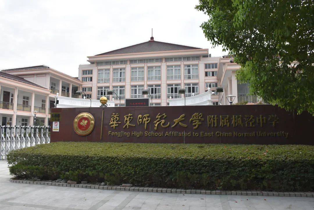5月29日,在华东师范大学附属枫泾中学的校园内,来自枫泾镇社区卫生