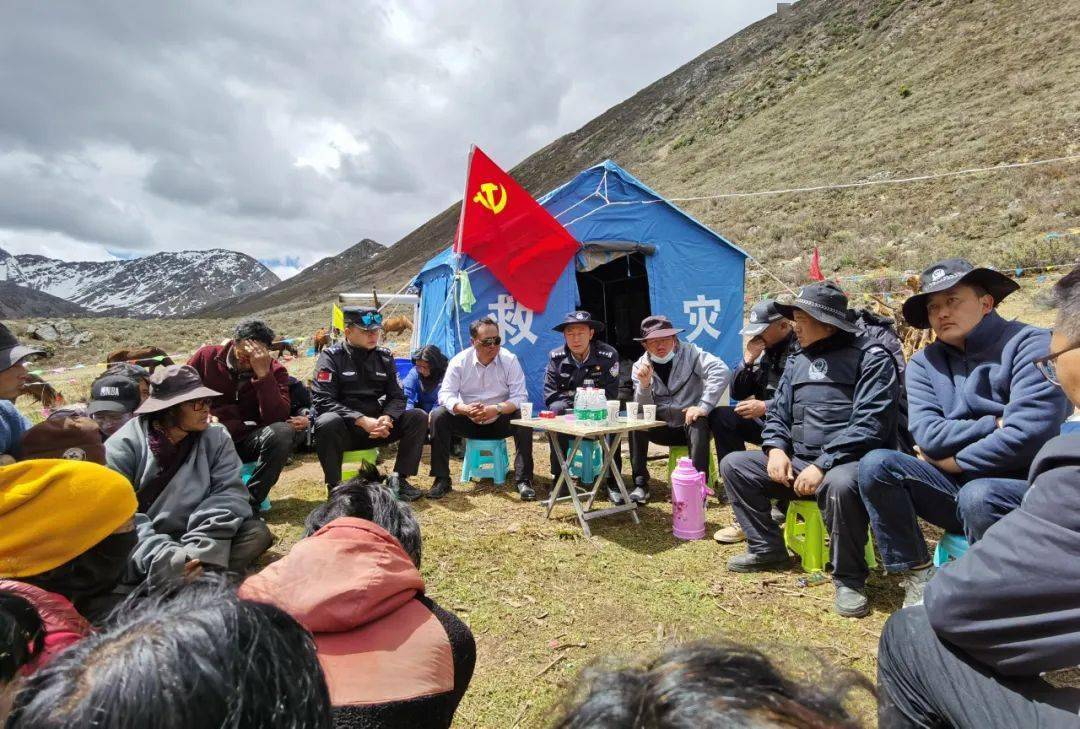 率县委办,政法委,公安等职能部门组成慰问工作组,看望慰问洛隆巴虫草