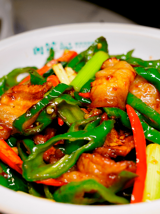 粤笙记还有很多美味,陈皮花胶羹,螺丝椒小炒肉,沙爹萝卜牛杂,口口酥