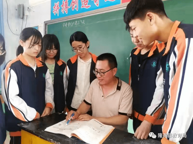 张庄镇中学老师图片图片