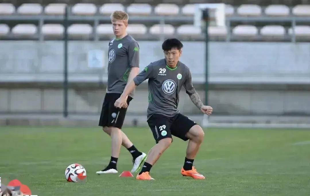 邵佳一比较了当时同在沃尔夫斯堡效力的张稀哲和德布劳内