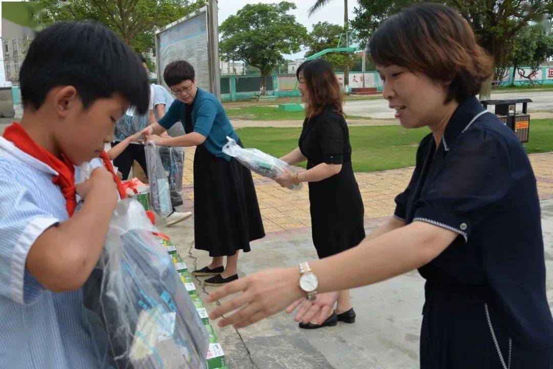 合浦县副县长吴蓓图片