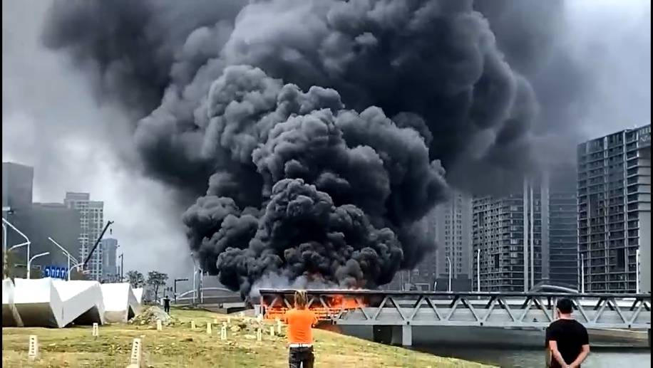 深圳一桥底电缆起火消防大火已被扑灭无人员伤亡