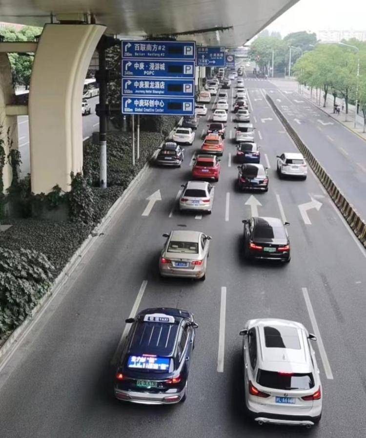 网约车司机亲历上海复工：堵车！但开心_跟拍上海网约车司机零时复工_刘永喜_零点