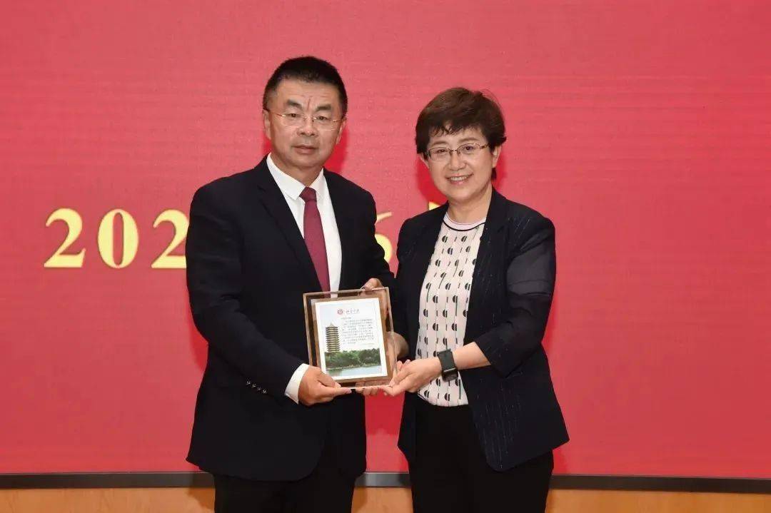 【快讯】季加孚卸任北京大学肿瘤医院院长,李子禹接任!