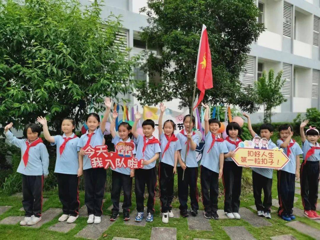 童心向黨努力做祖國和人民需要的好孩子