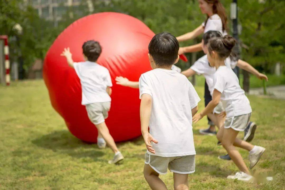 幼儿自主游戏环境创设_幼儿园活动设计_幼儿园自主游戏教师角色定位