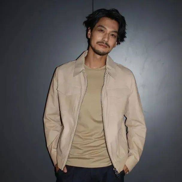 栢天男刘心悠鸡同鸭讲 打造甜蜜“假象”_Adam_方竟然_西装