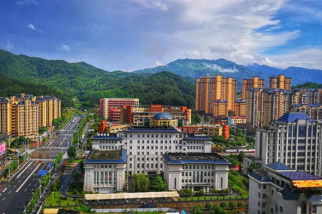 记录光泽|雨后杉城_光泽