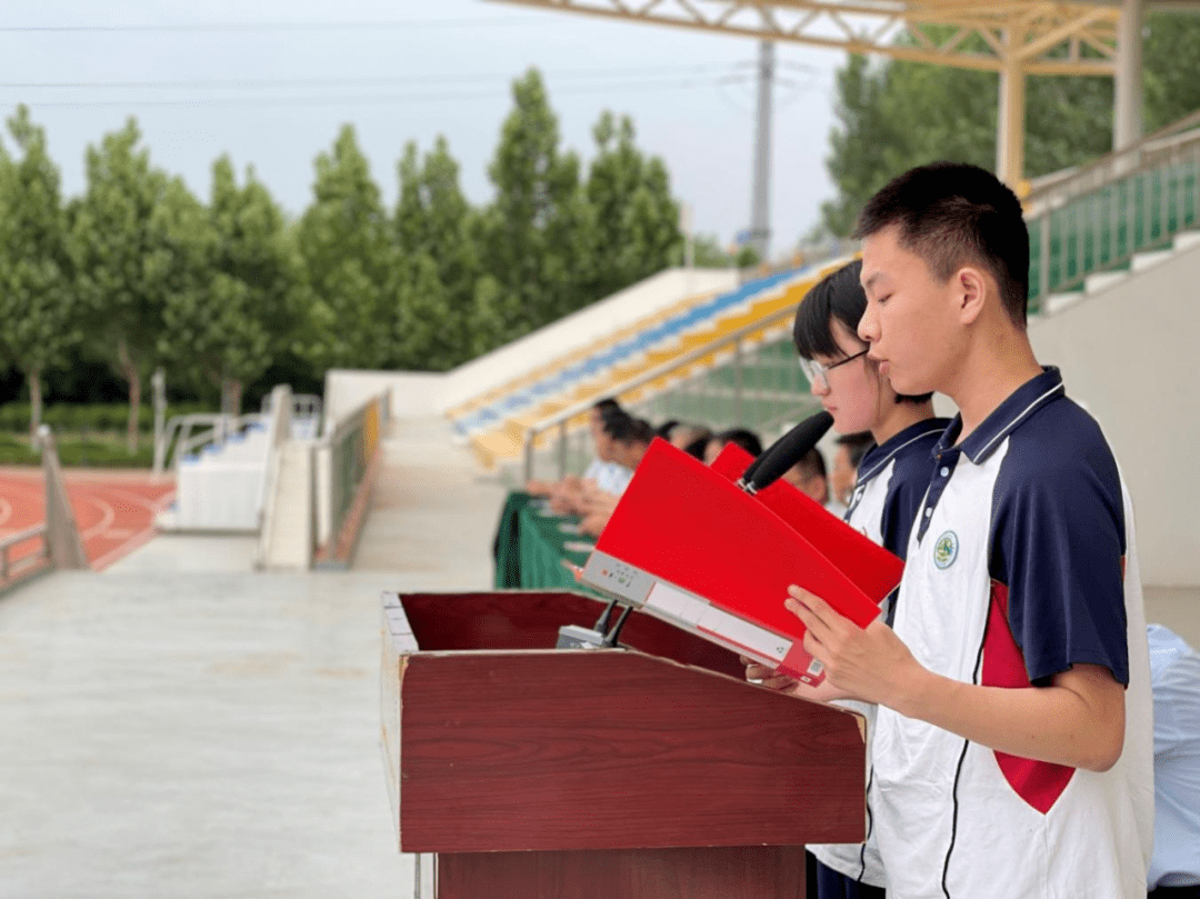 青春无问西东岁月自成芳华德州一中2022届毕业典礼