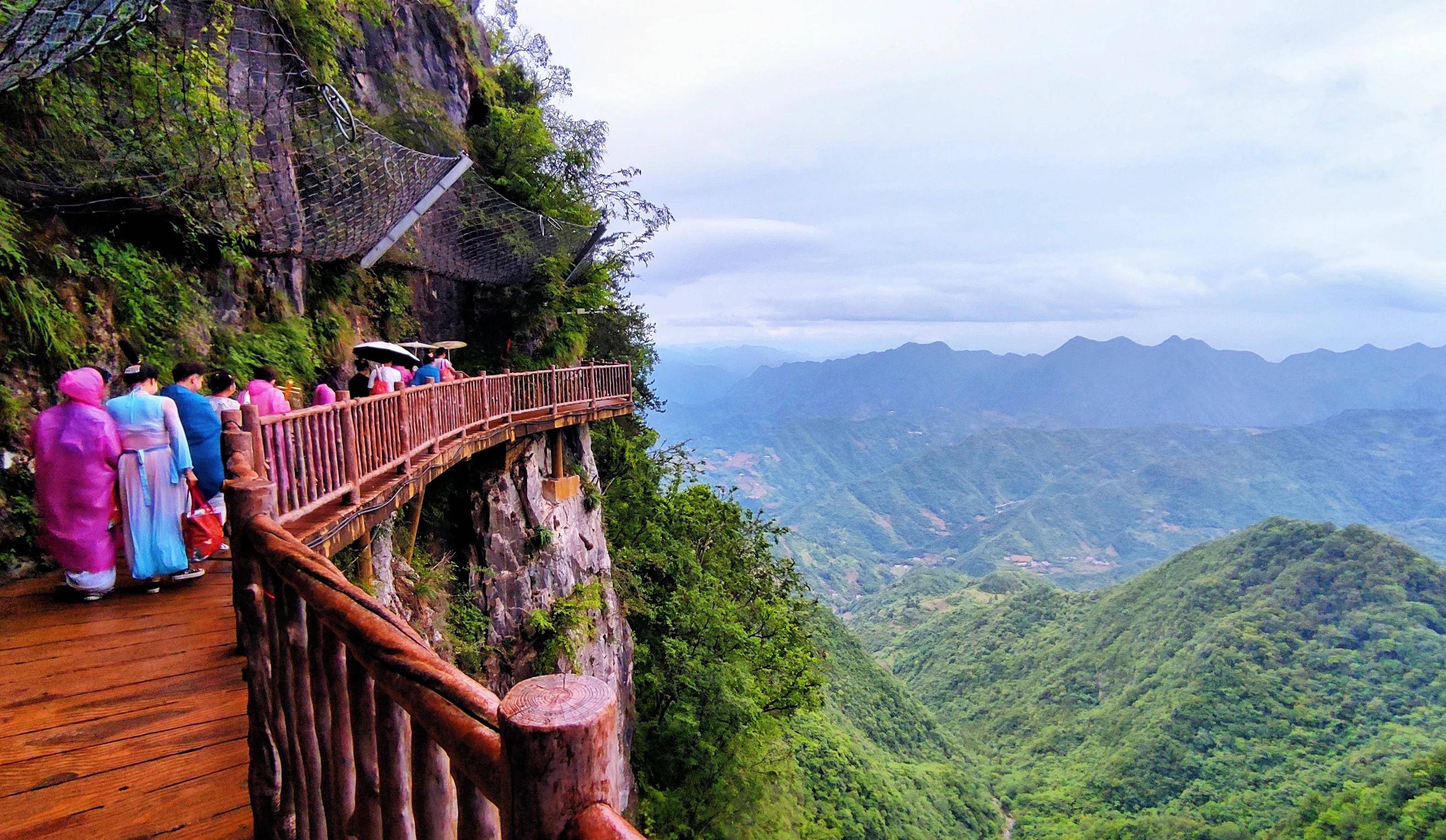 去后方知这是一座真实存在的云顶天宫_景区_金顶_美景