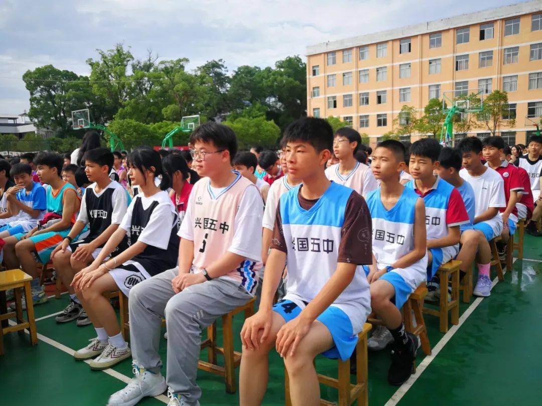 双减扎实推进社团成果喜人兴国五中举行第五届篮球艺术节暨社团成果
