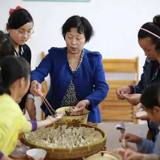 宝应王秀珍:15年捐出20余万元!_儿童_社区_孩子