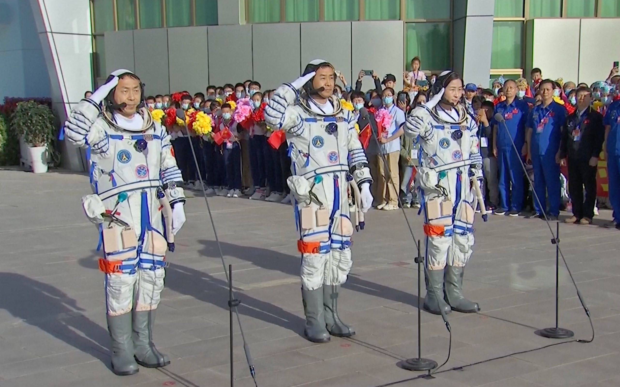 【快讯· 航天】神舟十五号3名航天员顺利进驻中国空间站，两个航天员乘组首次实现“太空会师” - 知乎