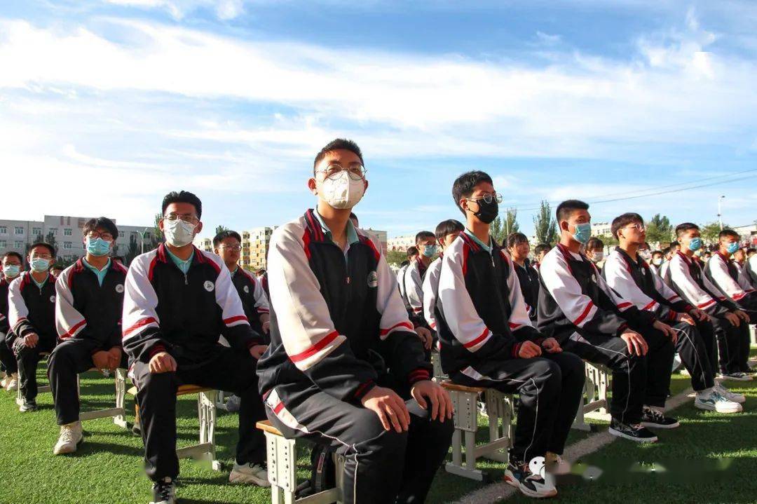 永昌一中举行2022届学生成人仪式暨毕业典礼