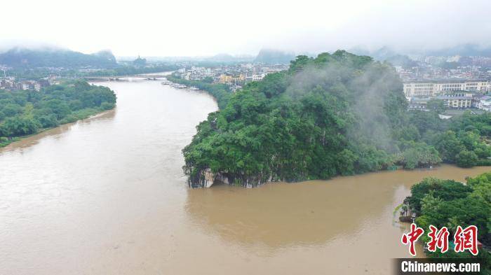 桂林城徽的“象鼻子”遭洪水淹