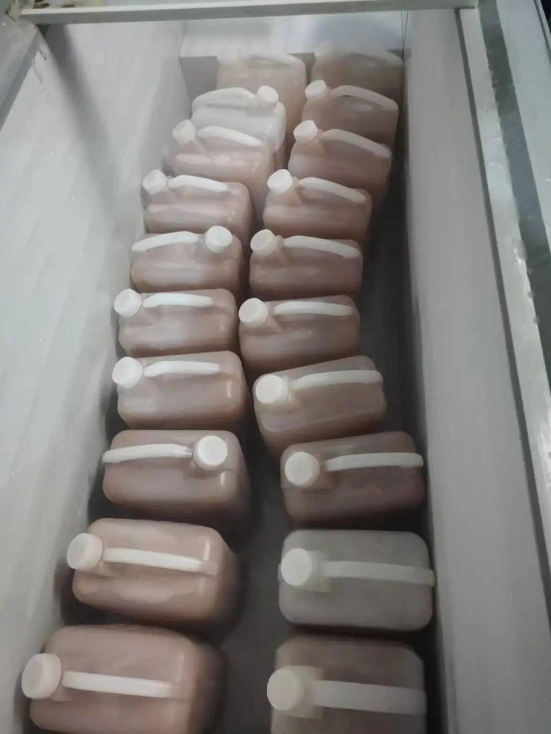 进一步了解,受害人是一养殖户,被盗的物品是价值数十万元的小白鼠血清